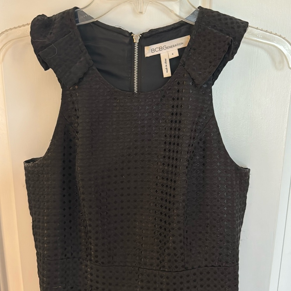 Cute BCBG cocktail dress, size 4, LBD!